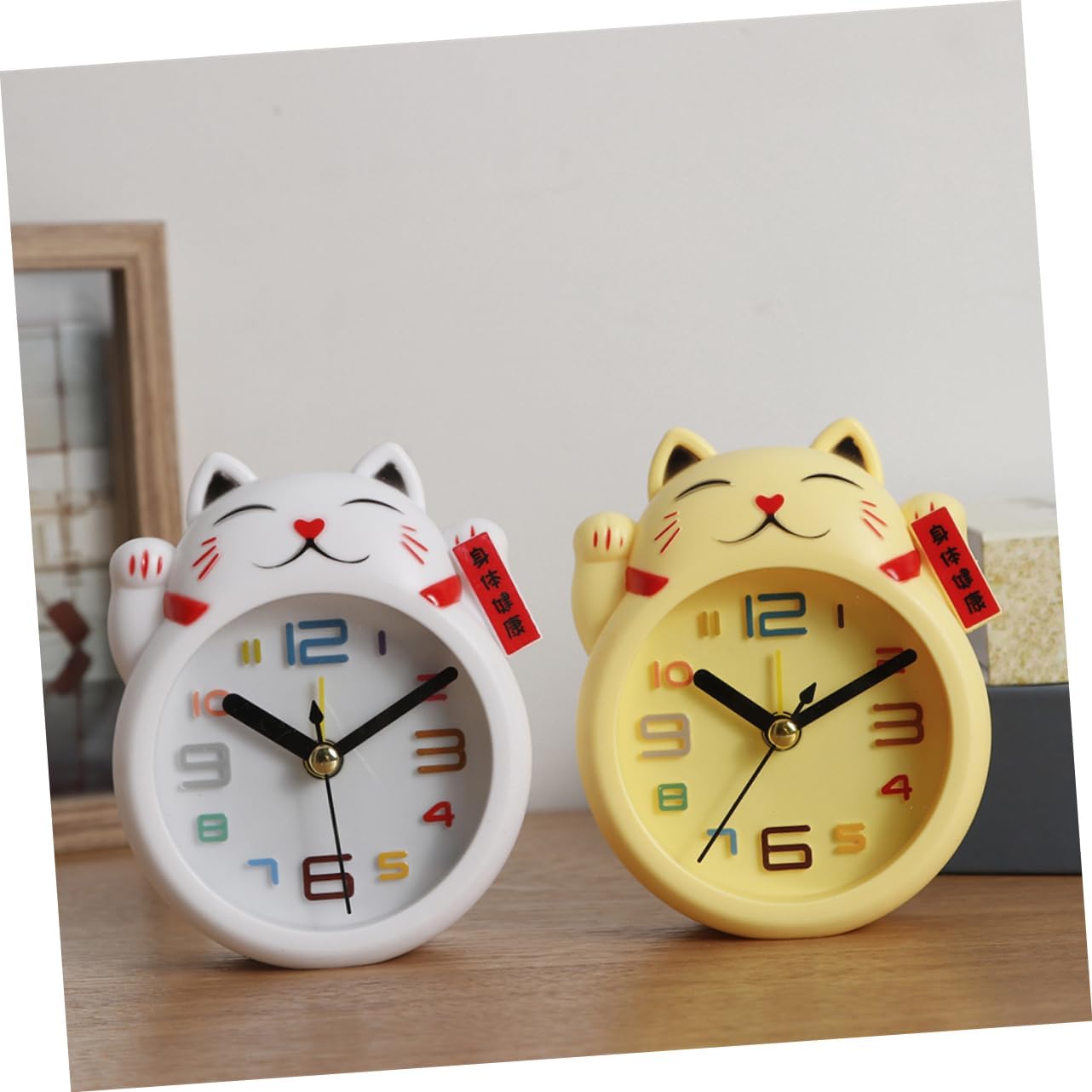 Wakauto Cute Cat Alarm Clock for Kids Silent No Ticking Battery