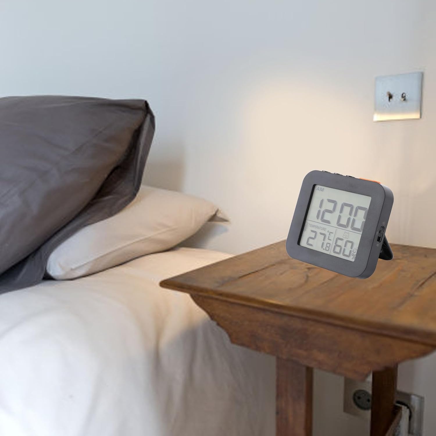 PerGar Digital Alarm Clock with Humidity and Temperature Display